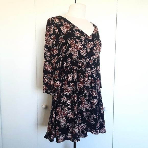 FOREVER 21 Floral Flowy Dress Size Medium - Picture 2 of 6
